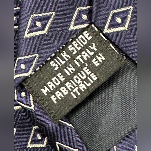 (NWOT) EMPORIO ARMANI 👔 100% Silk ◇ Elegant Purple & Cream Patterned Men's Tie - Picture 3 of 3